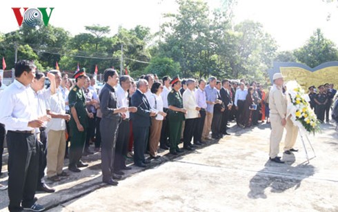 Offering incense to martyrs at Laos-Vietnam coalition force cemetery