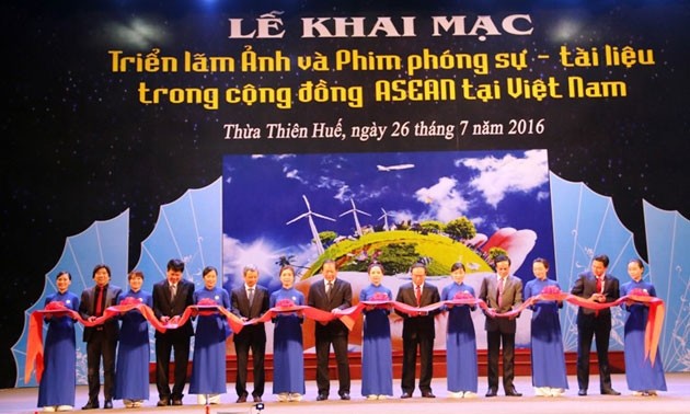 Exhibition of photos and documentaries about ASEAN community in Hue