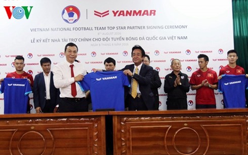 Japanese company to continue sponsoring Vietnam national football team