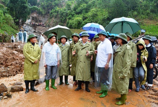Deputy PM Trinh Dinh Dung oversees flood’s aftermath in Yen Bai