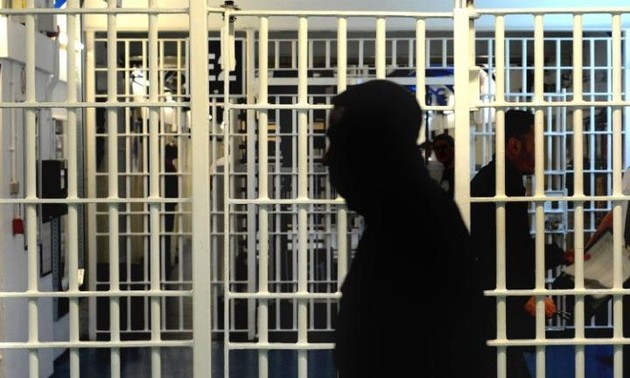Prison extremists to be put in special units in jails