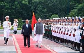 Prime Minister Nguyen Xuan Phuc chaired a welcoming ceremony for Indian Prime Minister Narendra Modi