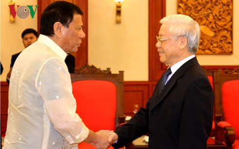 Party leader Nguyen Phu Trong receives Filipino President