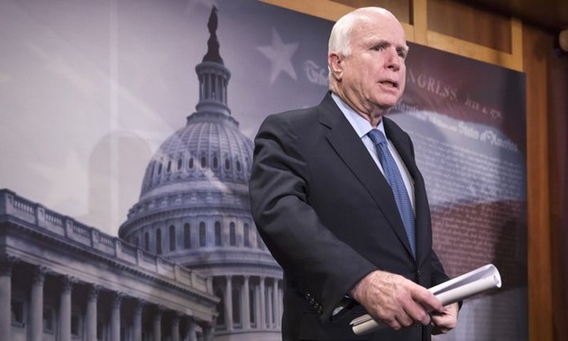 Senator John McCain withdraws support Donald Trump