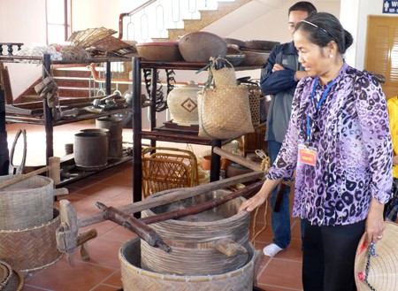 Visiting Dong Que museum, Nam Dinh province