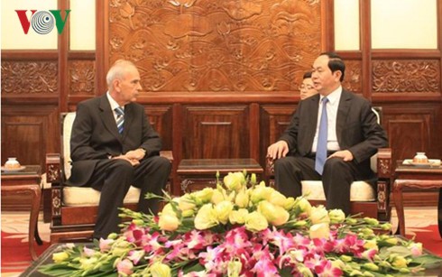 President Tran Dai Quang greets new Ambassadors