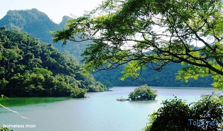 Ba Be, the biggest mountain lake in Vietnam
