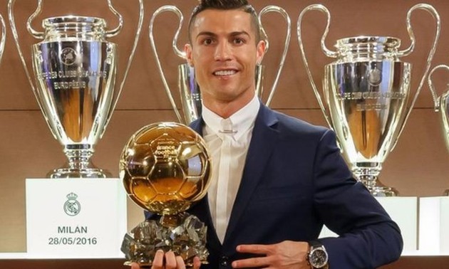 Cristiano Ronaldo beats Lionel Messi to win Ballon d'Or 2016
