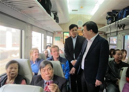 Deputy Prime Minister Trinh Dinh Dung inspected railways infrastructure