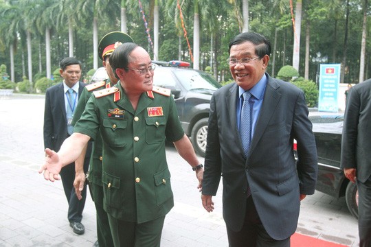 Cambodian Prime Minister meets Vietnamese volunteer veterans