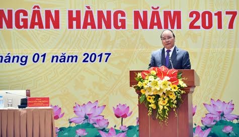 Prime Minister Nguyen Xuan Phuc urges banking sector to build trust
