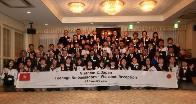 Vietnam-Japan teenage ambassadors join an exchange 