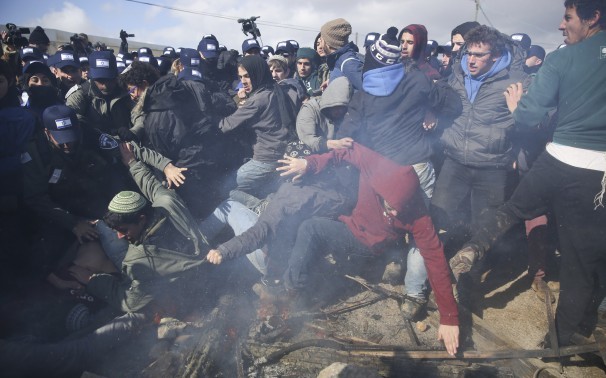 Clashes erupt when Israel dismantles West Bank illegal resettlements