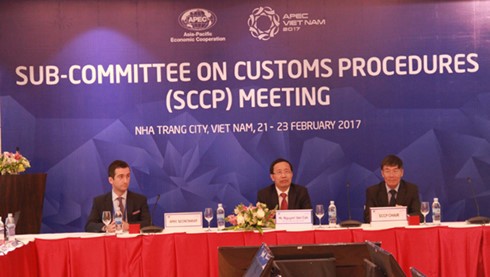 Sharing experience in administrative reform, technological application in customs