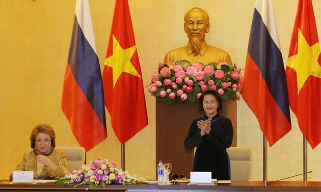 Vietnam-Russia talk on strengthening cooperation between localities 