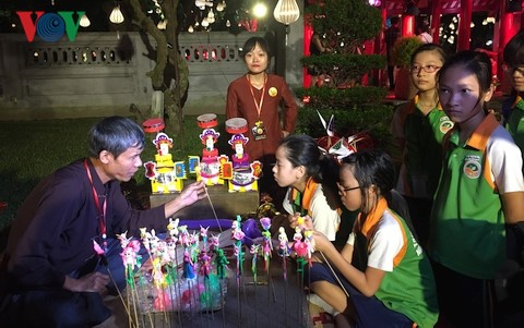 Mid-autumn festival with special art performance takes place in Temple of Literature