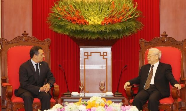 Party leader Nguyen Phu Trong receives Mexican Senate President
