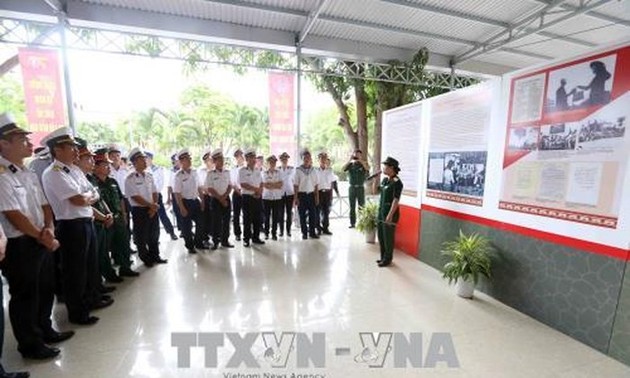 Exhibition features President Ho Chi Minh with patriotic emulation movement