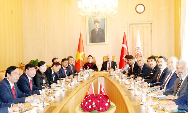 Vietnam’s top legislator holds talks, meets Turkish leaders