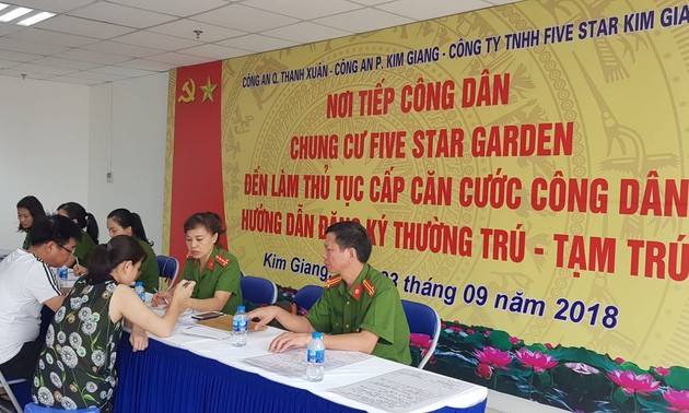 Hanoi provides mobile service for ID registration