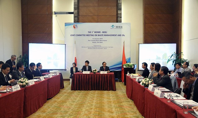 Vietnam, Japan strengthen cooperation in solid waste treatment