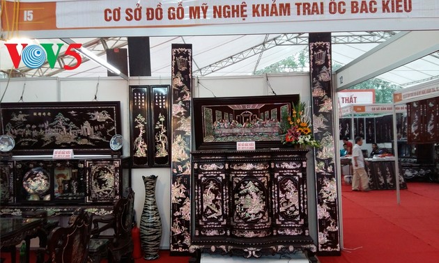 Mother-of-pearl inlay of Chuyen My village 