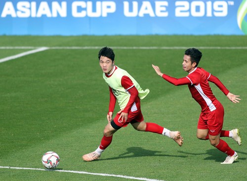 Football stars Xuan Truong, Cong Phuong to play abroad in 2019