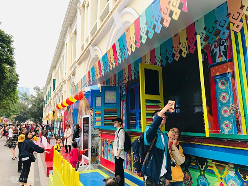 Singapore Festival 2019 opens in Hanoi downtown