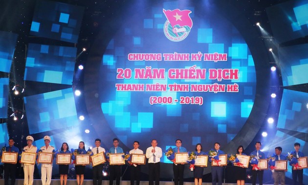 Discussion on “20 years of experiment, contribution and growth of Vietnamese youth”