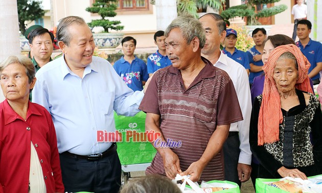 Deputy Prime Minister Truong Hoa Binh visits revolutionary and ethnic families in Binh Phuoc provinc