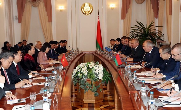 NA Chairwoman Nguyen Thi Kim Ngan meets Belarusian PM