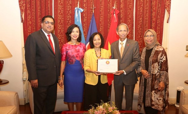 Vietnam takes over Chairmanship of ASEAN Committee in Buenos Aires 