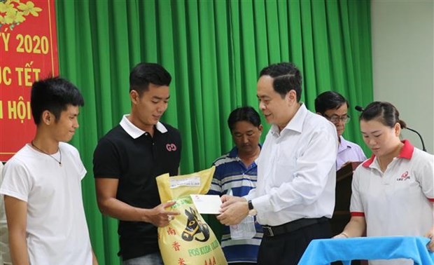 Tet visits to workers and policy beneficiaries