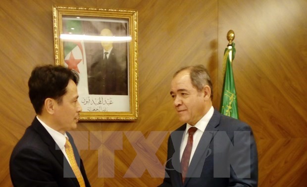 Algerian President praises Vietnam’s developmental achiements