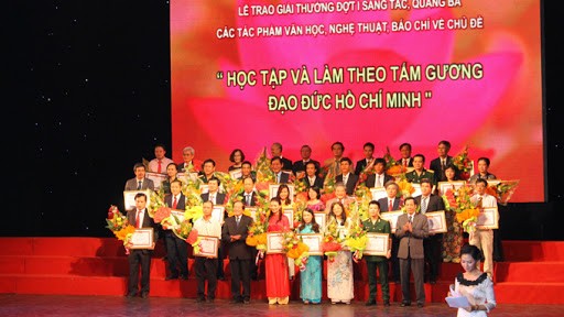 Literature-art awards promote studying and following Ho Chi Minh’s ideology, morality, and style