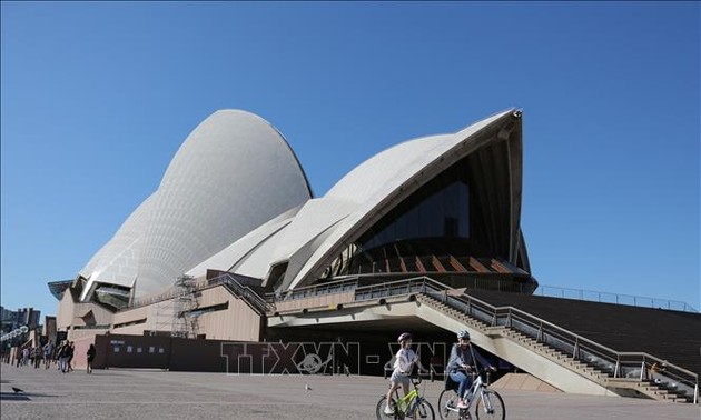 Australia plans to reopen international travel 