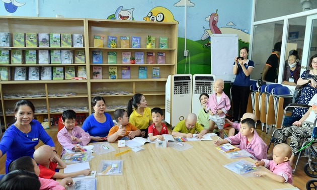 “Happy class” brings happiness to child cancer patients