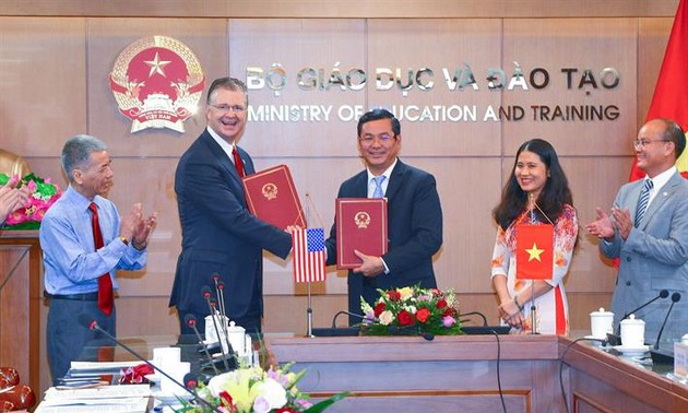 Vietnam, US sign agreement on English education