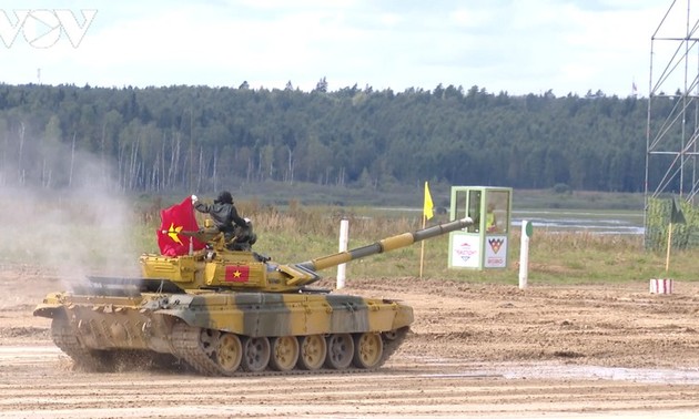 Vietnam’s tank crew advances to semi-finals of Tank Biathlon 2020