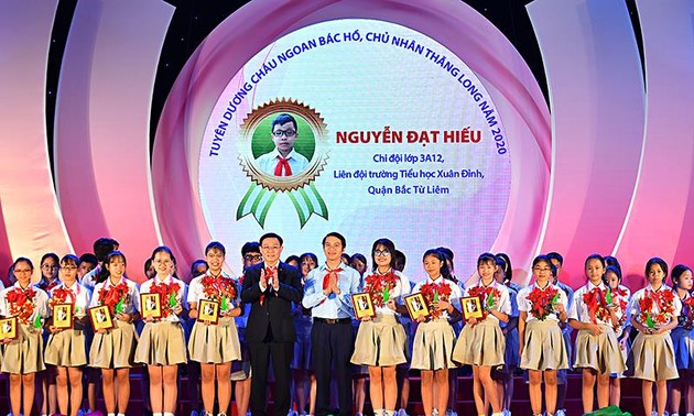 Outstanding children honored in Hanoi