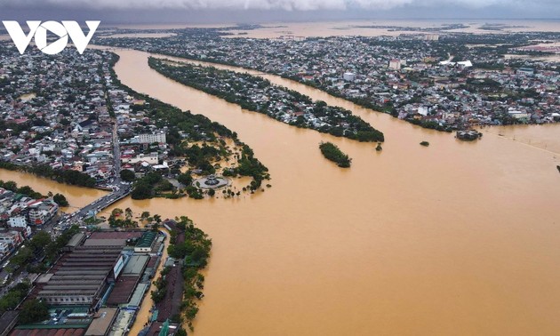 30 dead, 14 missing in central Vietnam floods