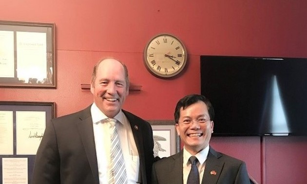 Vietnamese Ambassador to US talks with Congressman