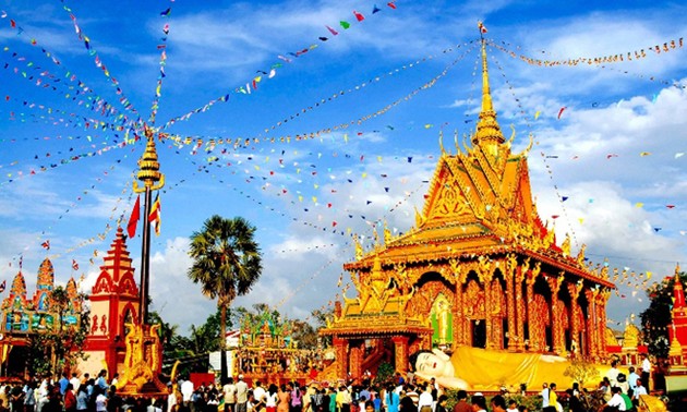 Khmer celebrate Chol Chnam Thmay Festival