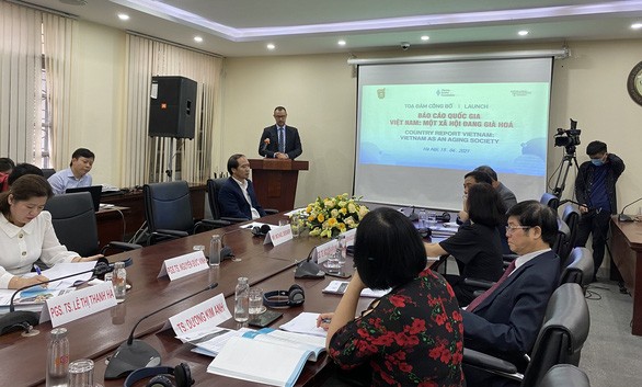 Solutions to aging population problem in Vietnam introduced