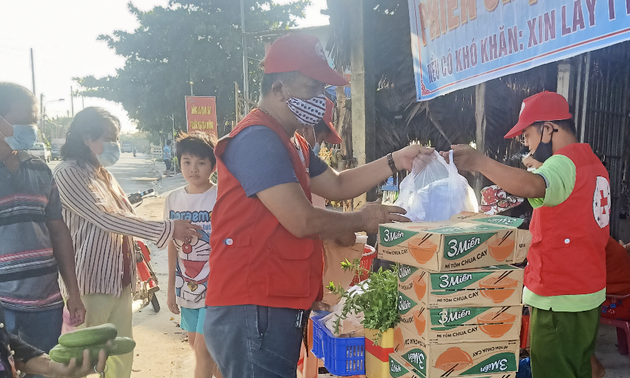 Tien Giang’s free market warms the heart of disadvantaged people