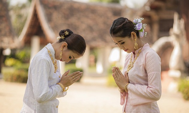 Laos’ greetings, etiquette customs 