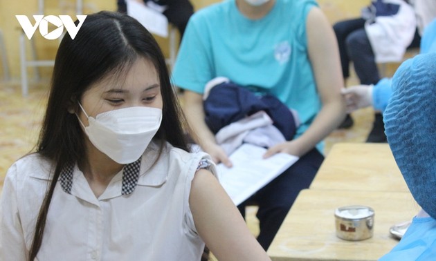 Hanoi to vaccinate 14-year-old children Saturday