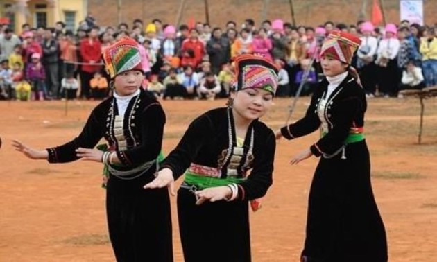 Folk dance of Kho Mu ethnic minority in northwestern region