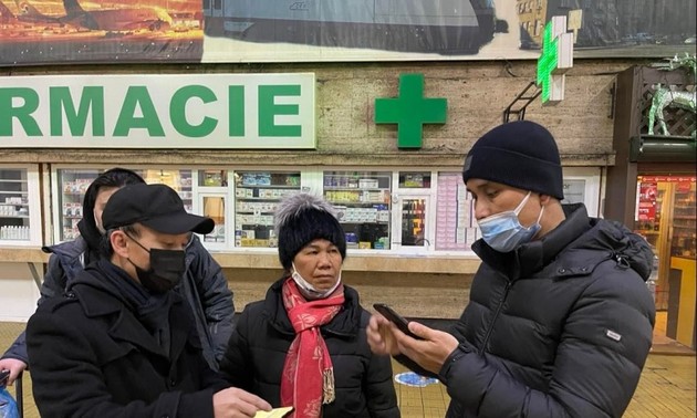 Vietnamese in Europe help compatriots fleeing Ukraine 