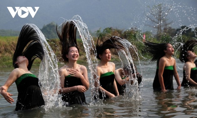 Unique hair washing ritual of the Thai ethnic group